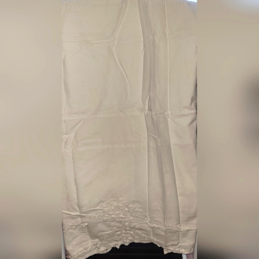White Full Size Battenberg Lace Dust Ruffle